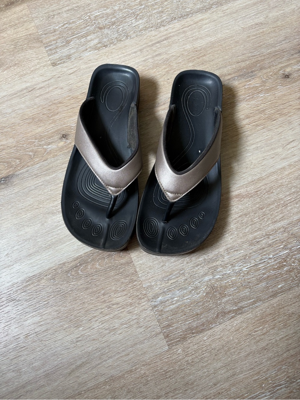 Women's Metallic Bronze Foam Flip Flop Sandals